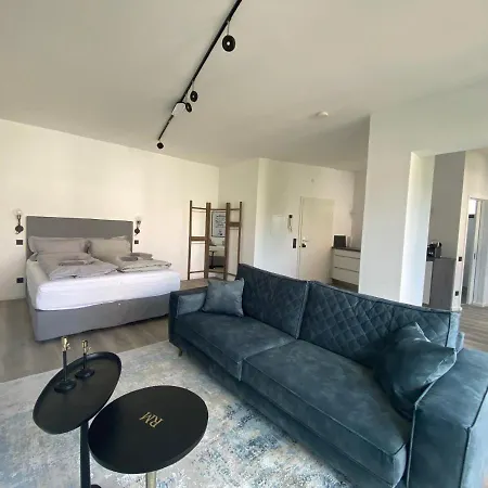 Surland Apartments, 4